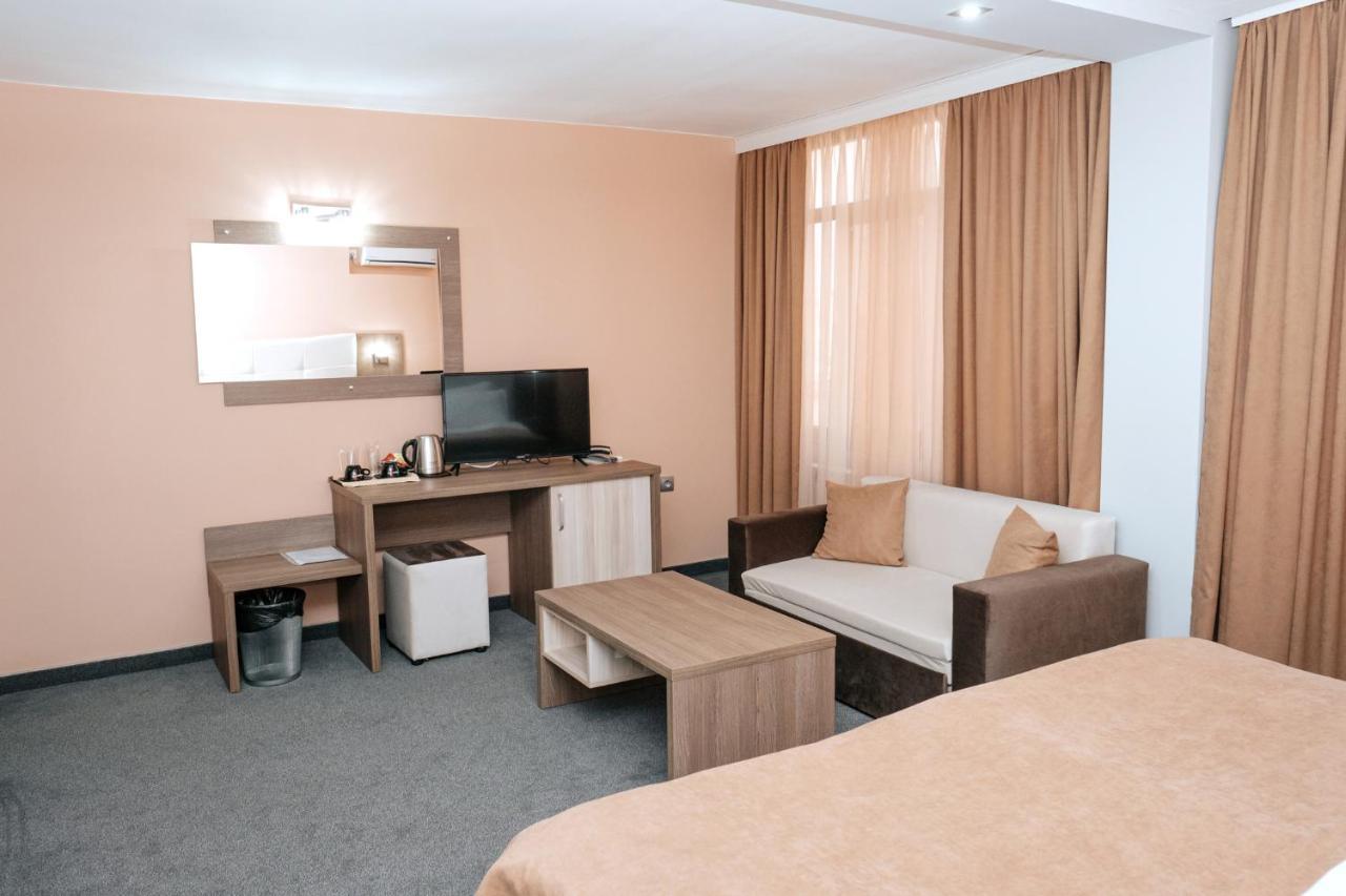 Hotel Tundzha - Renovated! Yambol Eksteriør bilde